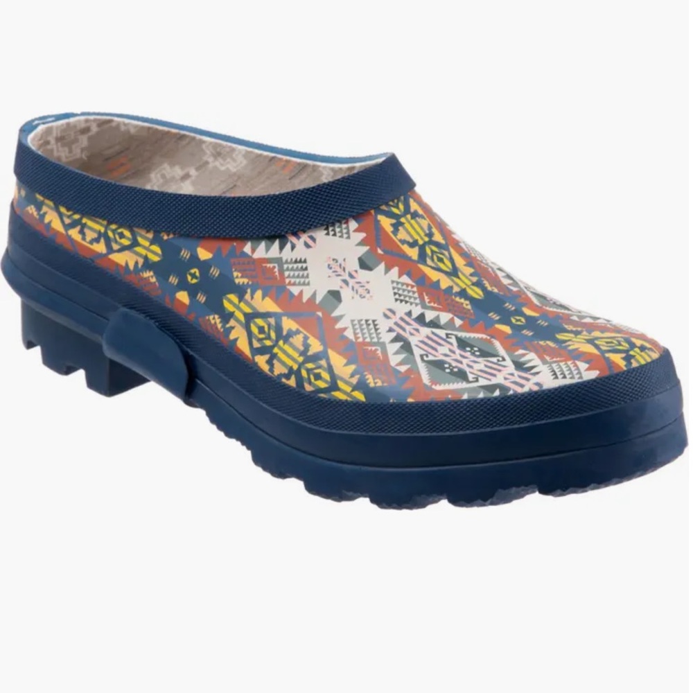 New in Box Journey West Garden Clog